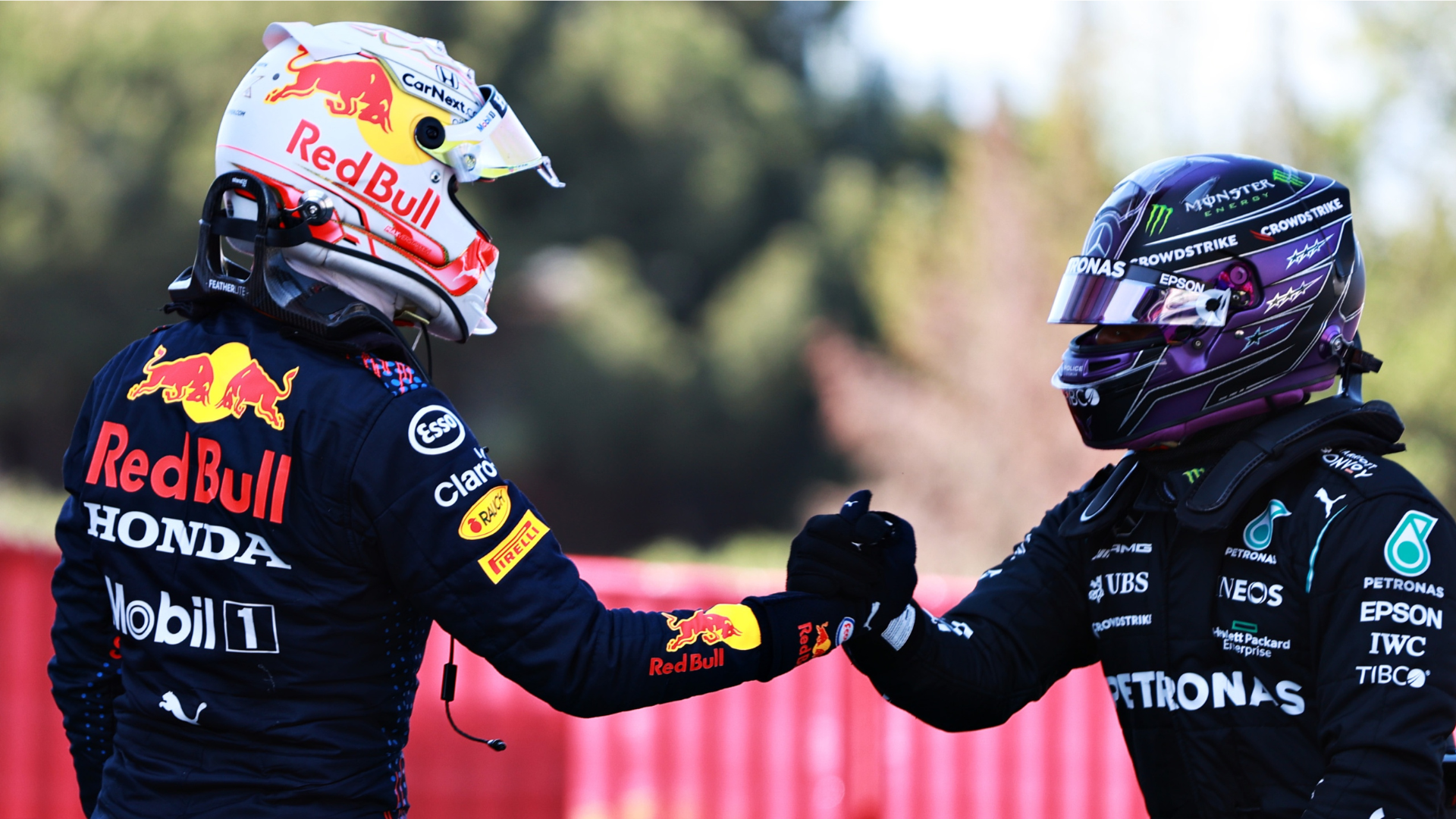 An example of F1 Rivalries, Verstappen and Hamilton shaking hands after a competitive Grand Prix.